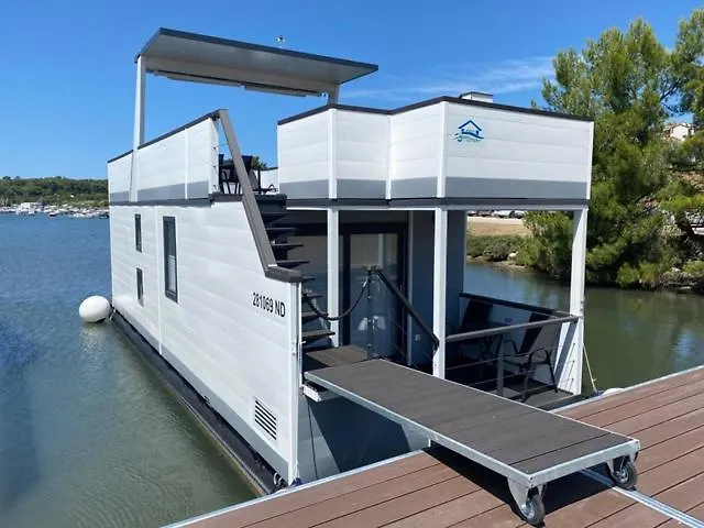 Floating House - Luxury Floating Sea Oasis Pula Apartment