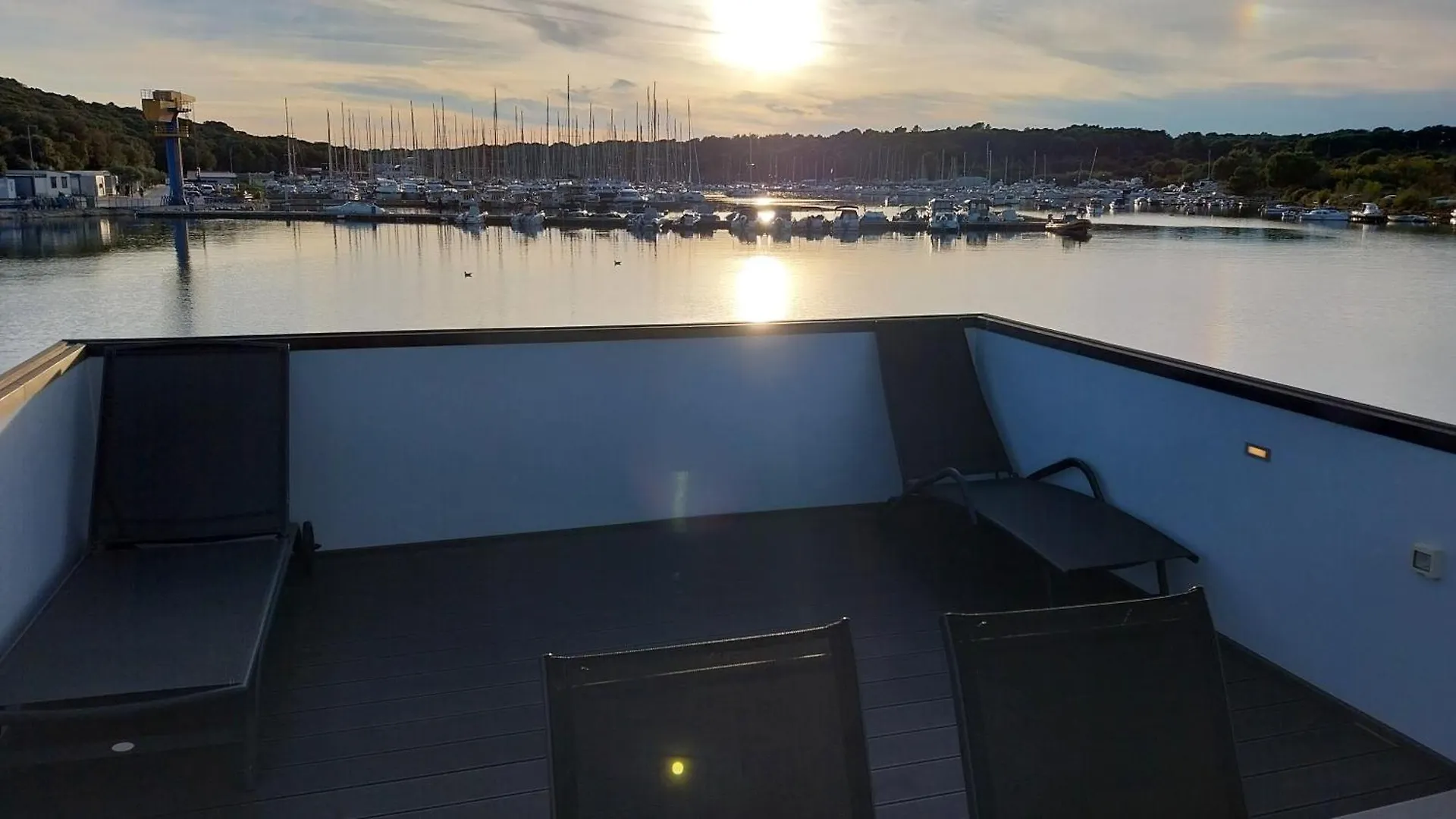 Floating House - Luxury Floating Sea Oasis Pula Apartment