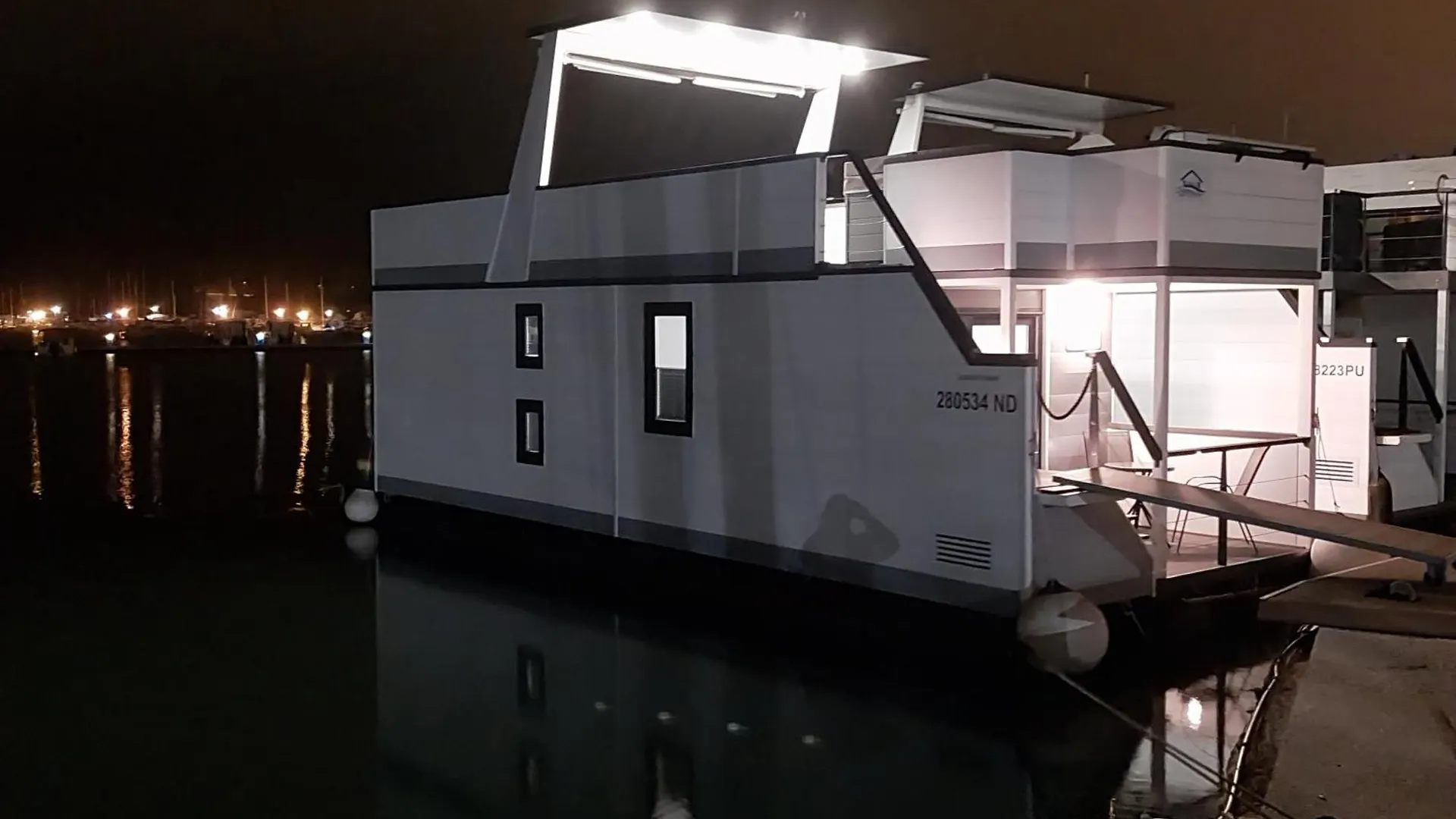 Floating House - Luxury Floating Sea Oasis Pula Apartment 0*,  Croatia
