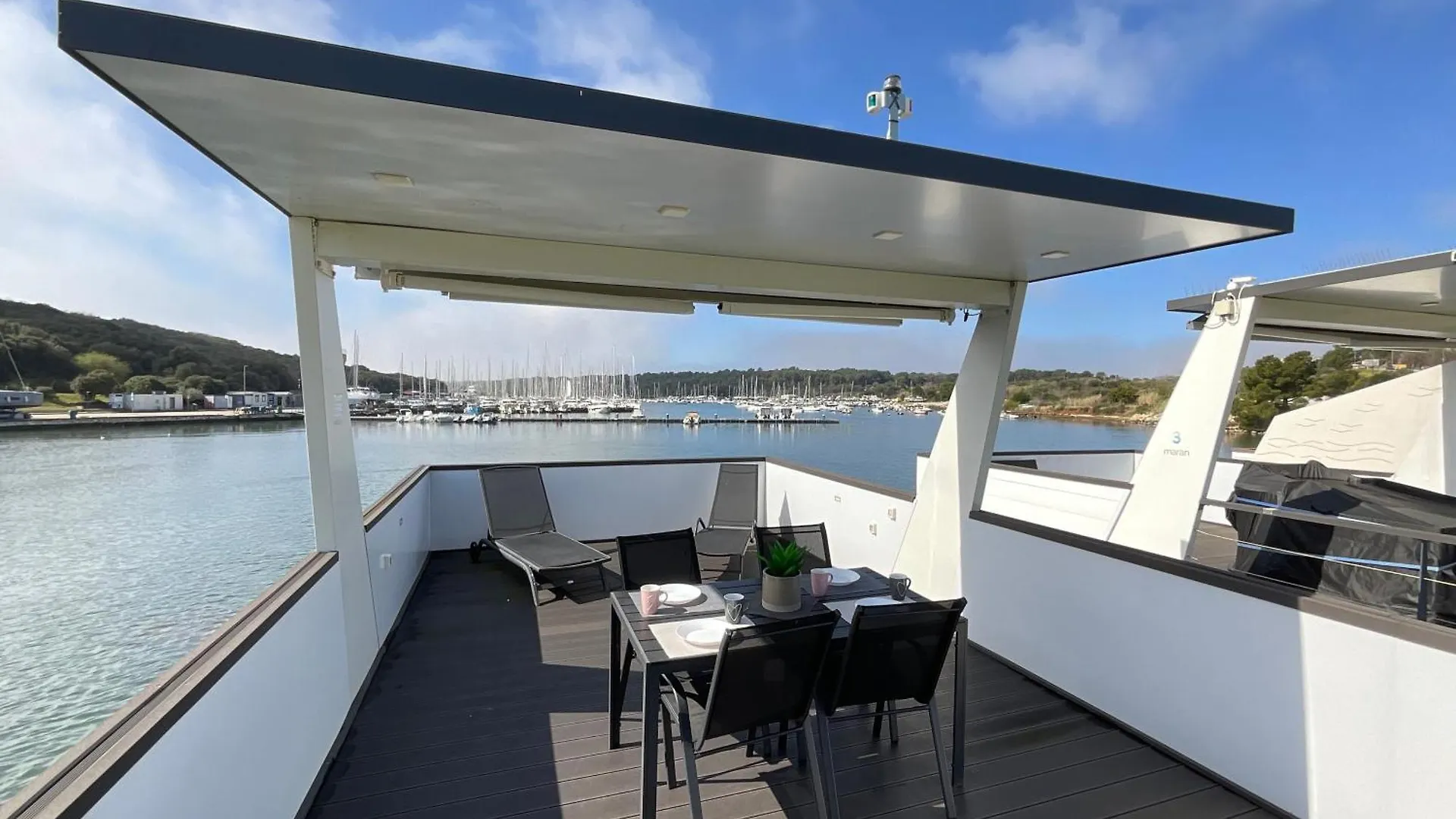Floating House - Luxury Floating Sea Oasis Pula Apartment
