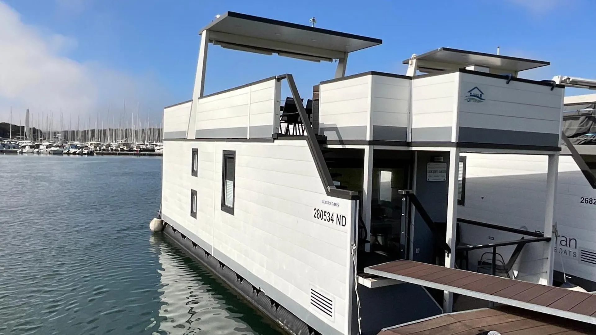 Floating House - Luxury Floating Sea Oasis Pula Apartment
