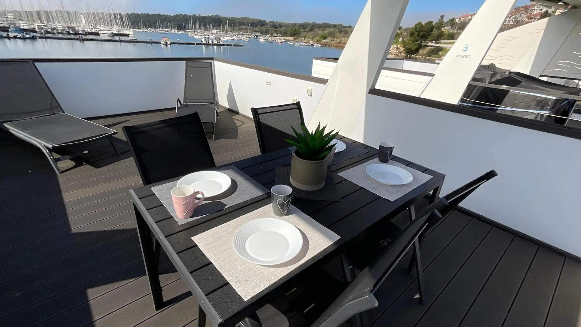 Floating House - Luxury Floating Sea Oasis Pula Apartment