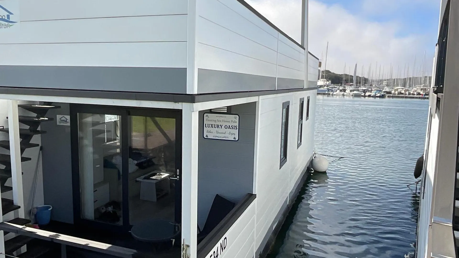 Floating House - Luxury Floating Sea Oasis Pula Apartment