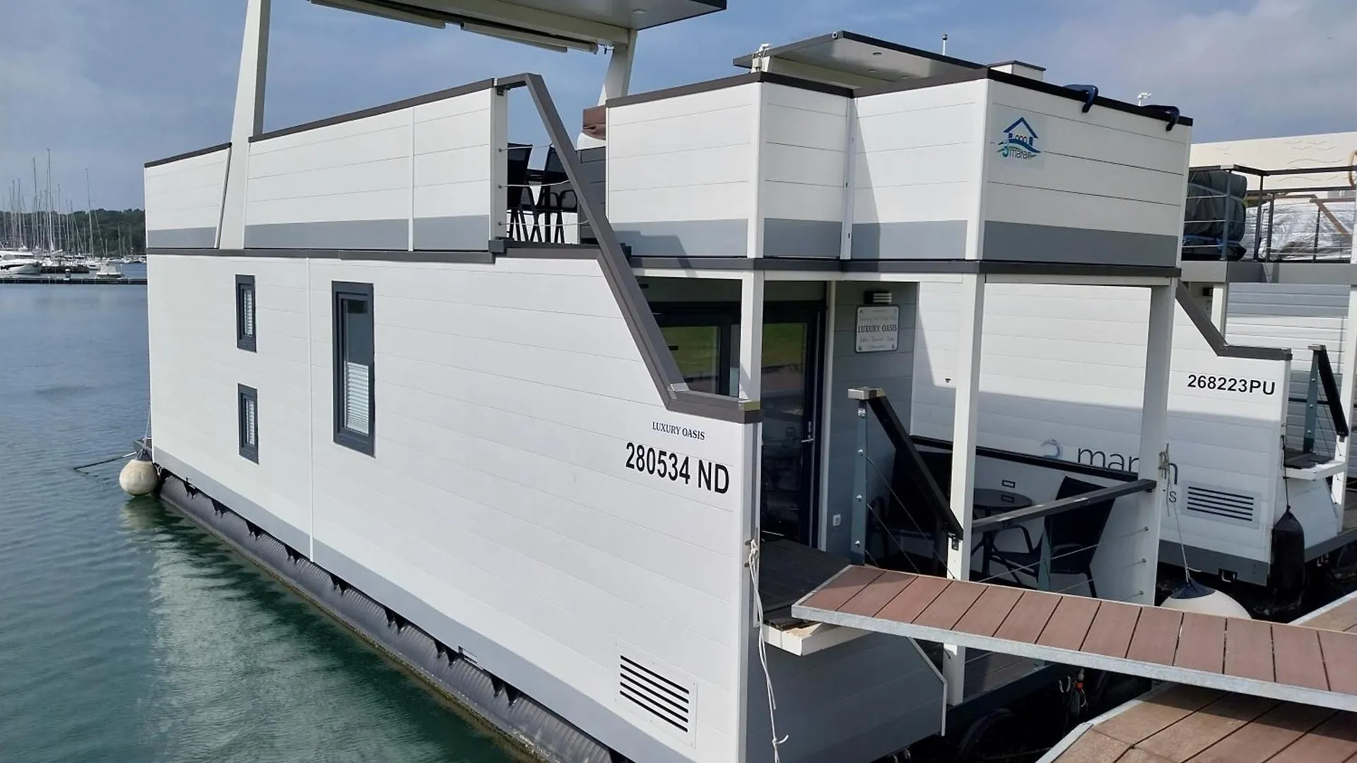 Floating House - Luxury Floating Sea Oasis Pula Apartment
