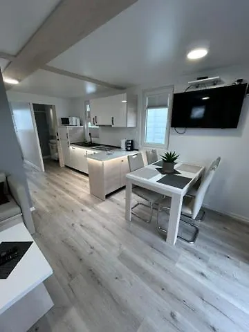 Floating House - Luxury Floating Sea Oasis Pula Apartment