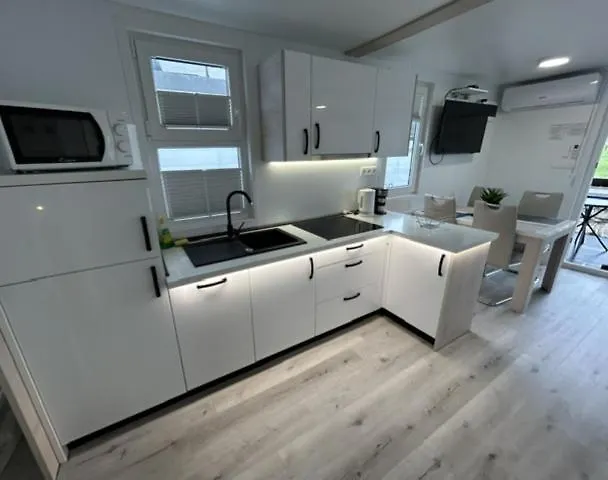 Floating House - Luxury Floating Sea Oasis Pula Apartment