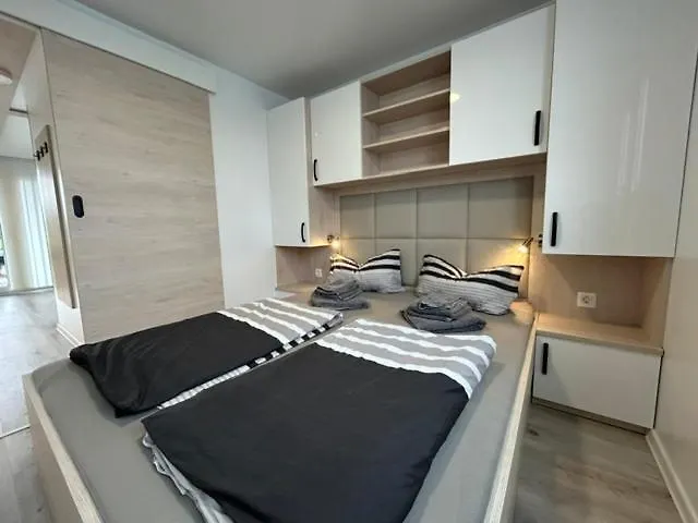 Floating House - Luxury Floating Sea Oasis Pula Apartment